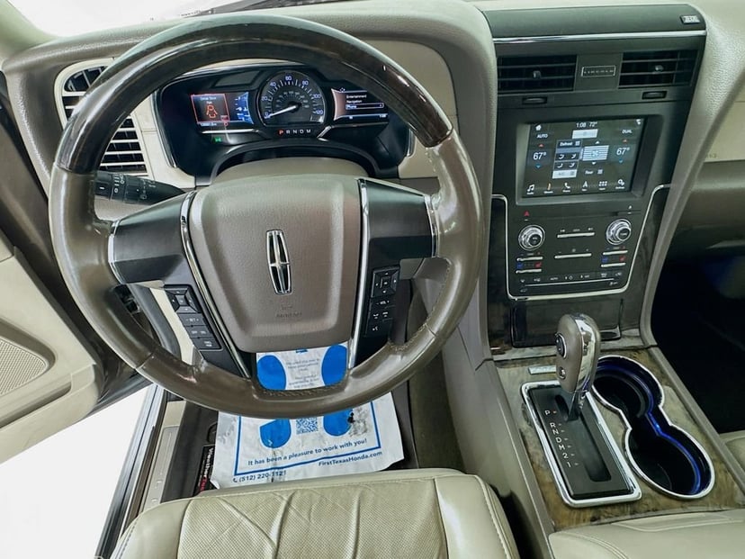2017 Lincoln Navigator - Image 12