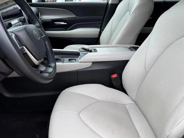2024 Toyota Grand Highlander - Image 40