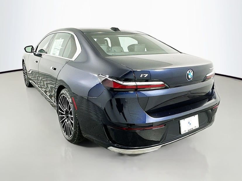 2025 BMW i7 - Image 7