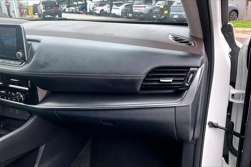 2022 Nissan Rogue - Image 18