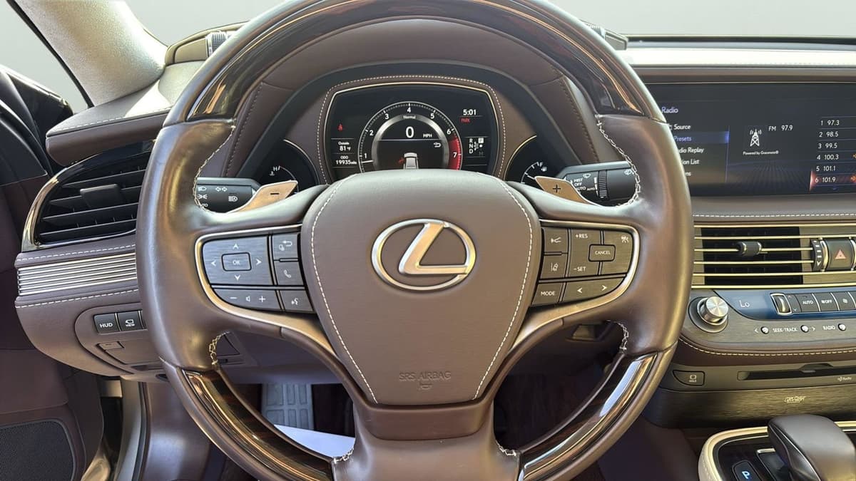 2018 Lexus LS - Image 15