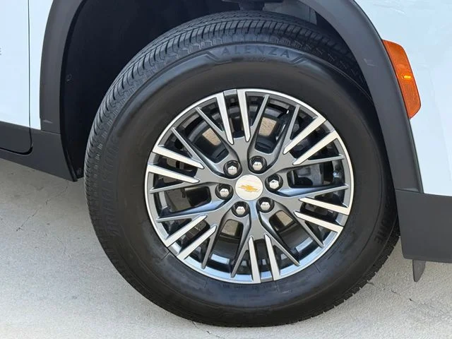 2025 Chevrolet Traverse - Image 2