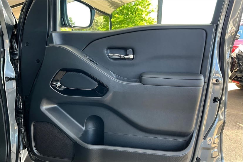 2023 Nissan Frontier - Image 22