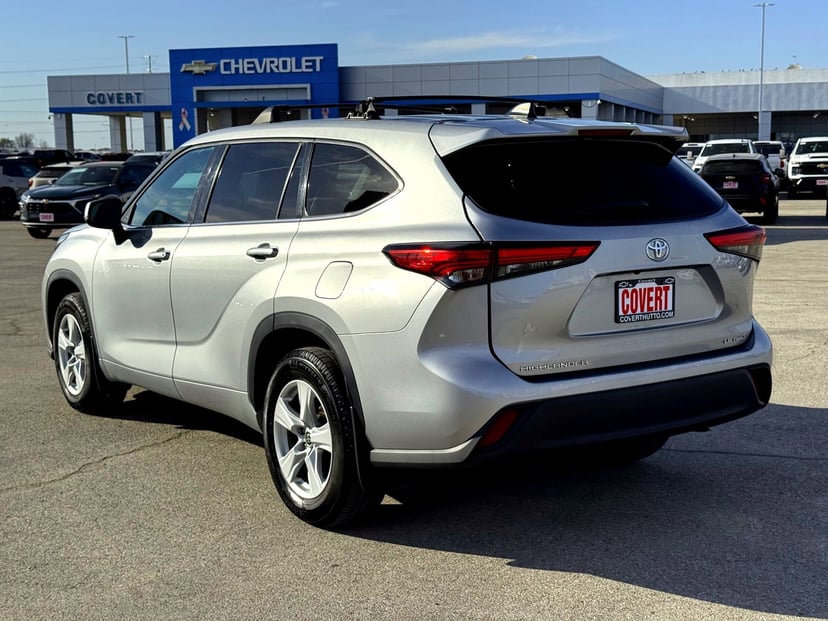 2022 Toyota Highlander - Image 9