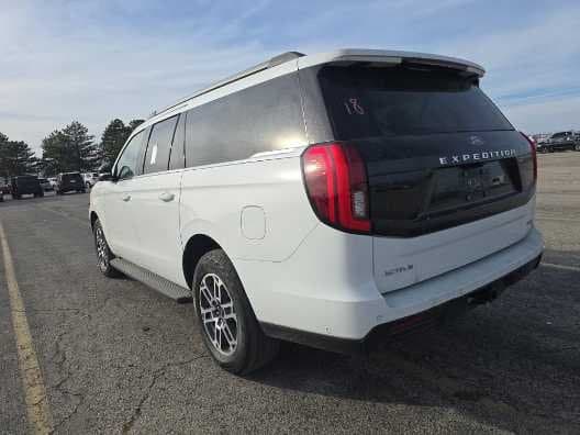 2025 Ford Expedition Max - Image 4