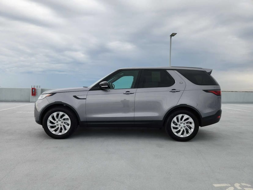 2025 Land Rover Discovery - Image 4
