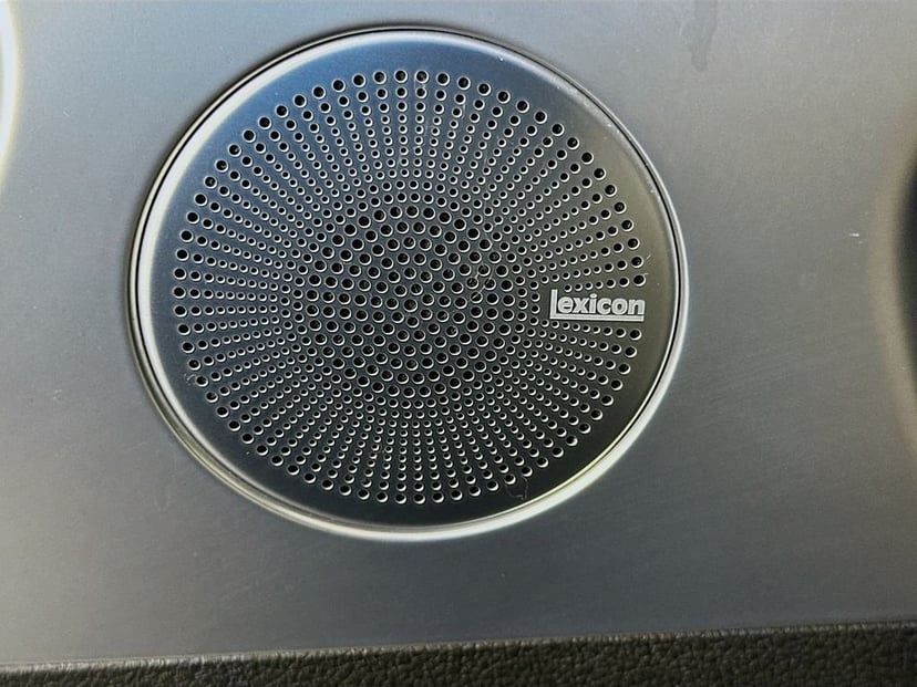 2023 Genesis G70 - Image 19