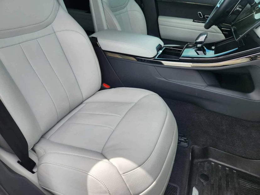 2025 Land Rover Range Rover Sport - Image 12