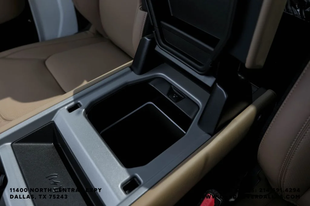 2026 Land Rover Defender 90 - Image 20