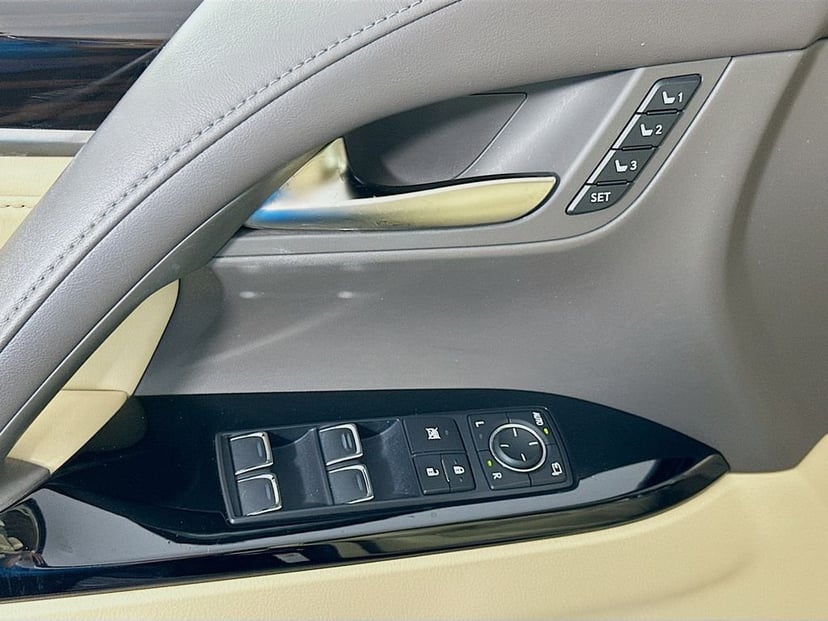 2018 Lexus LX - Image 18