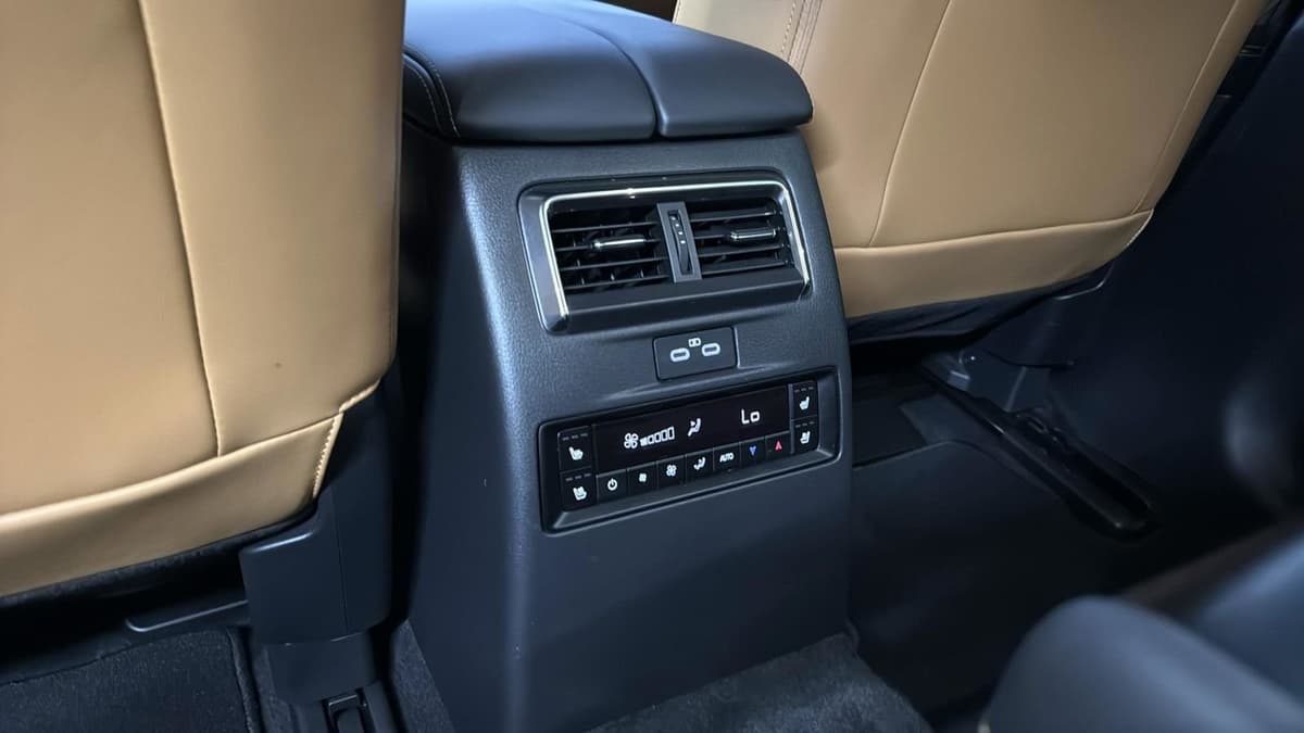 2024 Mazda CX-90 - Image 28