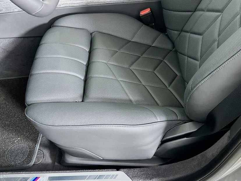 2025 BMW i7 - Image 21