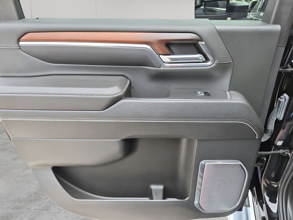 2024 GMC Sierra 2500HD - Image 17