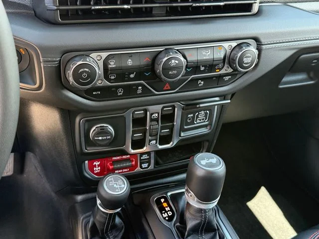 2025 Jeep Wrangler - Image 20