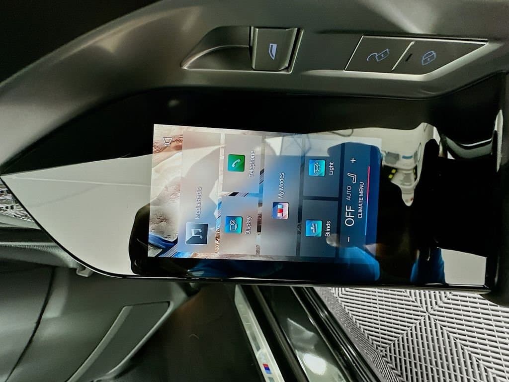 2025 BMW 7 Series - Image 33