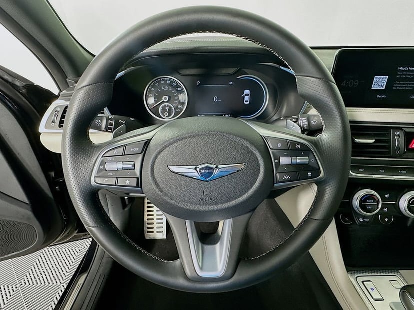 2023 Genesis G70 - Image 11