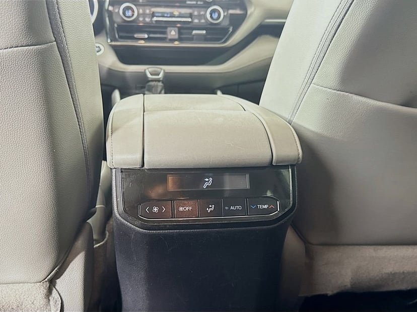 2020 Toyota Highlander - Image 31