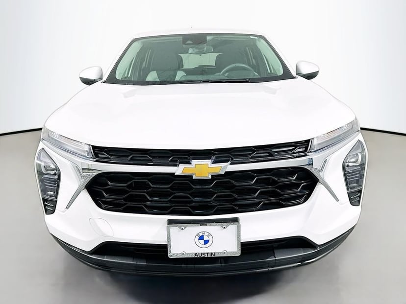 2025 Chevrolet Trax - Image 2
