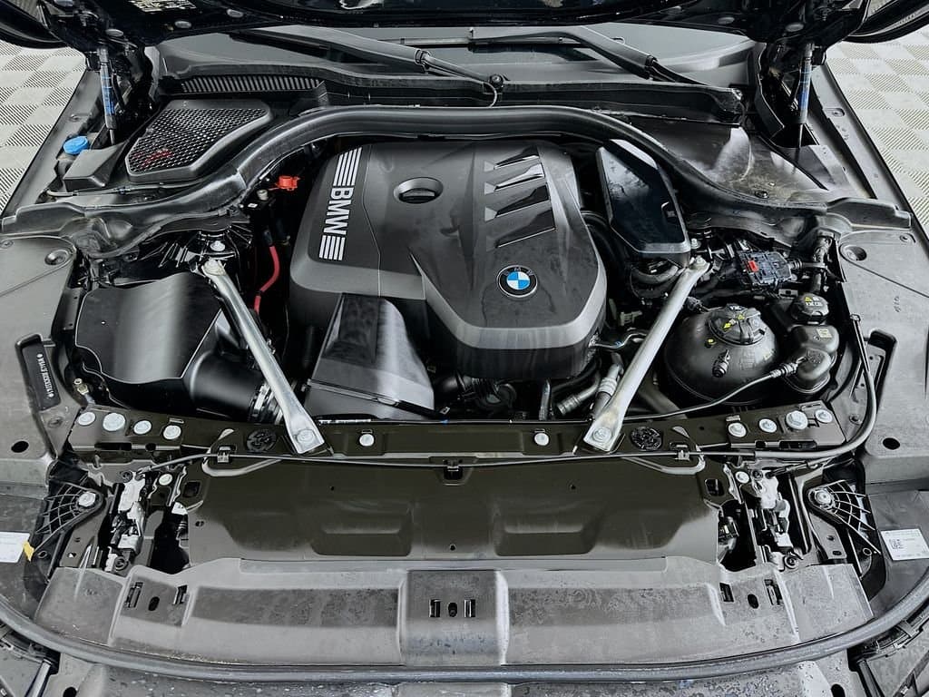 2025 BMW 5 Series - Image 31