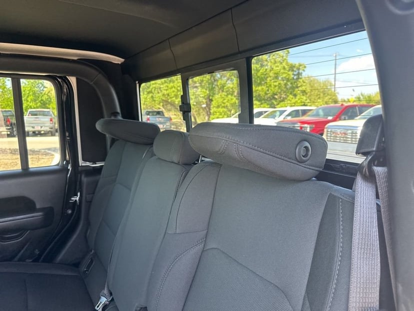 2022 Jeep Gladiator - Image 19