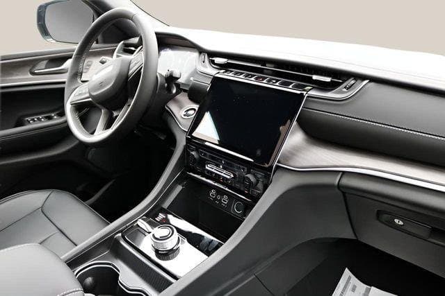 2025 Jeep Grand Cherokee - Image 19