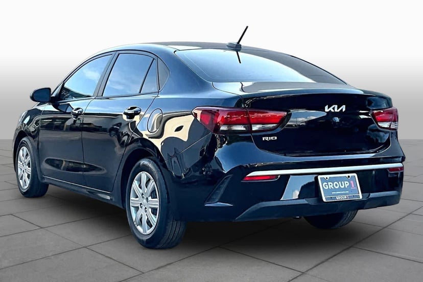2022 Kia Rio - Image 12