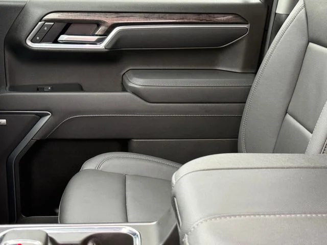 2025 Chevrolet Silverado 1500 - Image 8