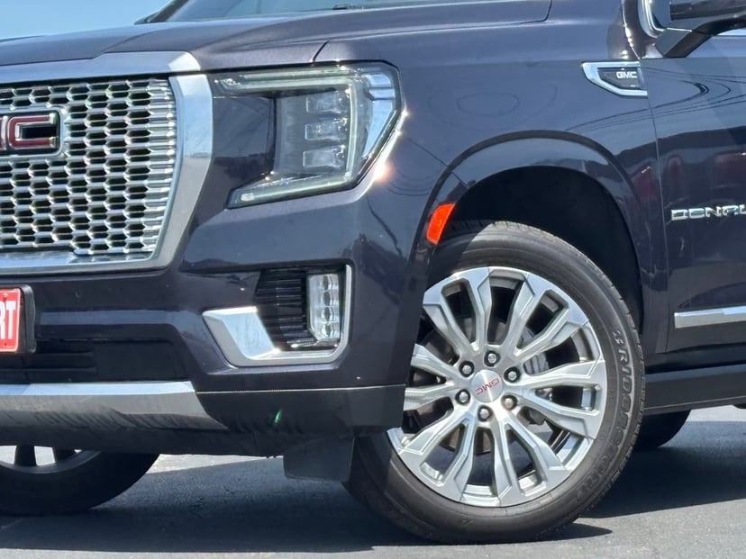 2023 GMC Yukon - Image 2