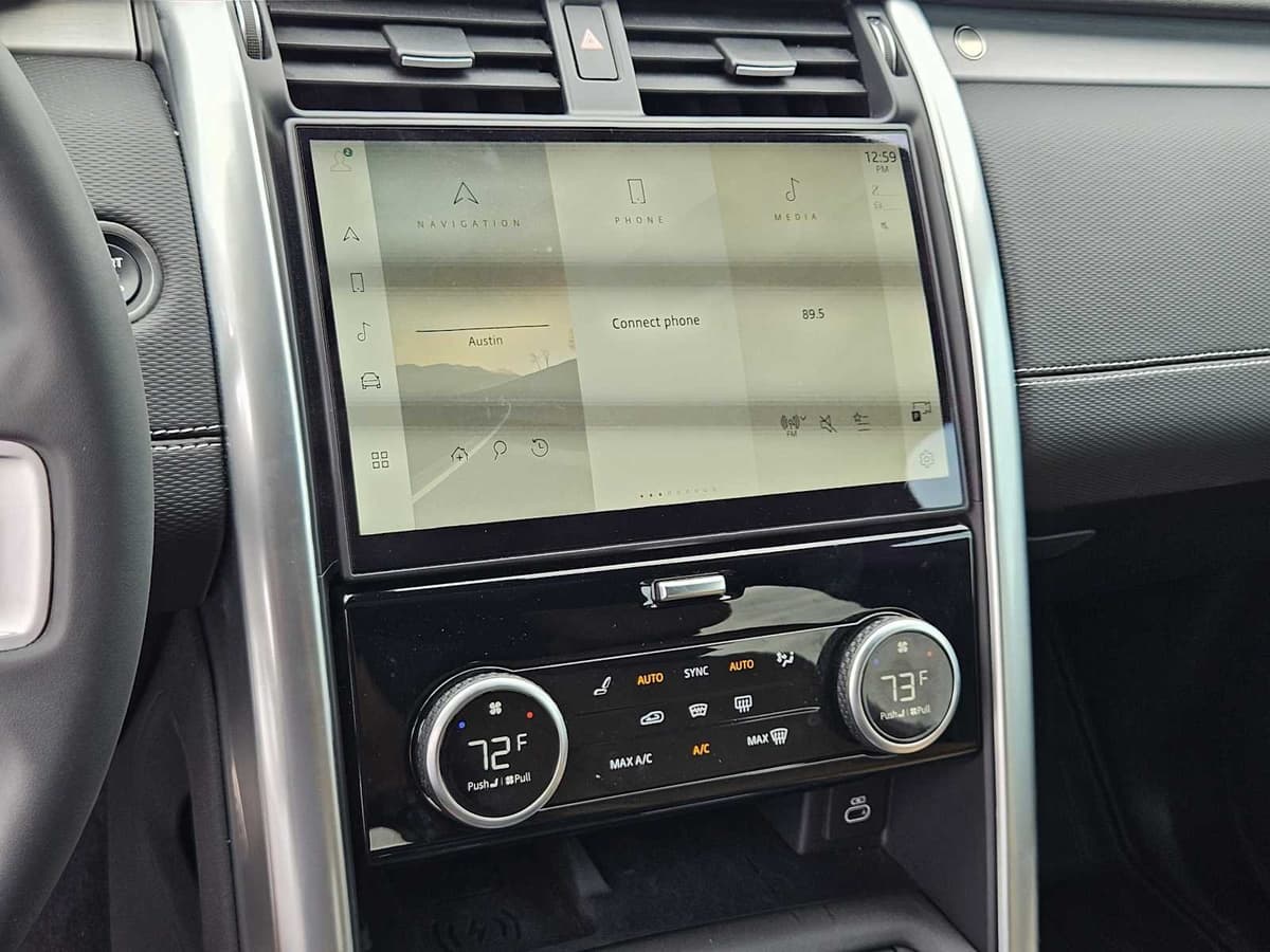 2025 Land Rover Discovery - Image 17