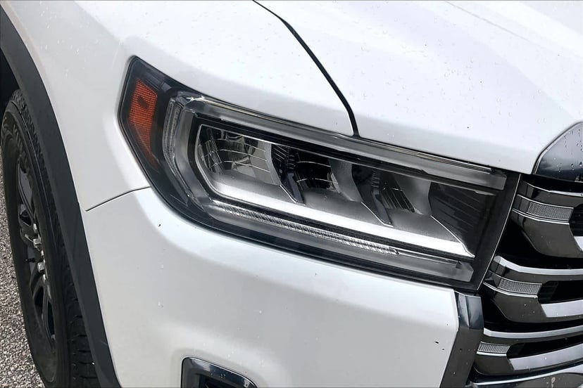 2023 GMC Acadia - Image 27
