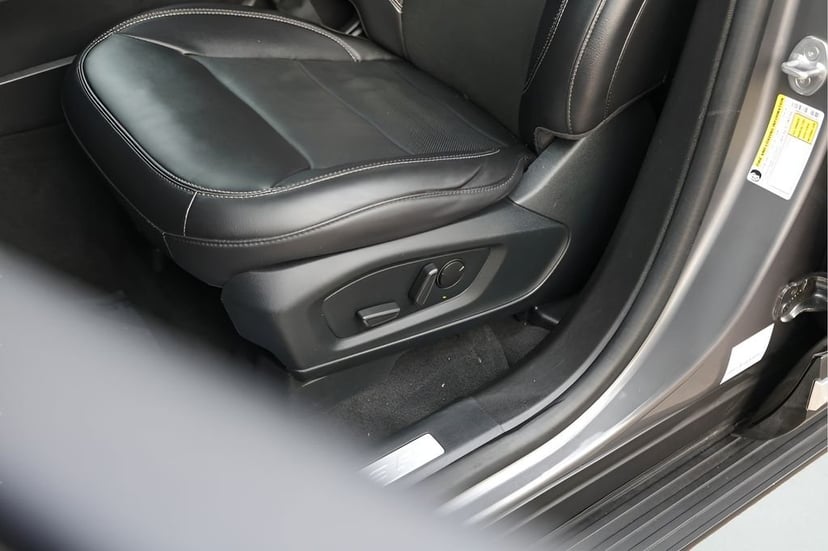 2023 Ford Explorer - Image 11
