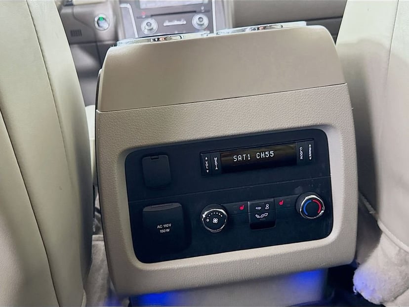 2017 Lincoln Navigator - Image 32