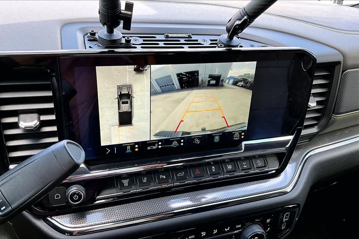 2024 Chevrolet Silverado 2500HD - Image 31