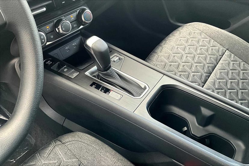 2025 Nissan Kicks - Image 11