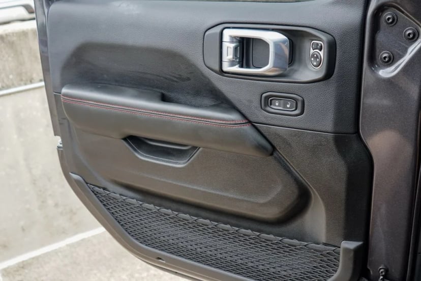 2025 Jeep Wrangler - Image 23