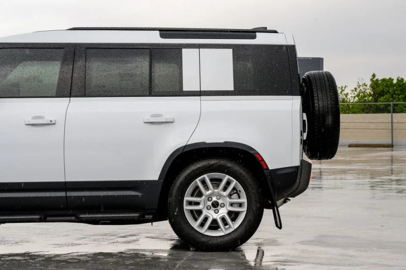2026 Land Rover Defender 110 - Image 10