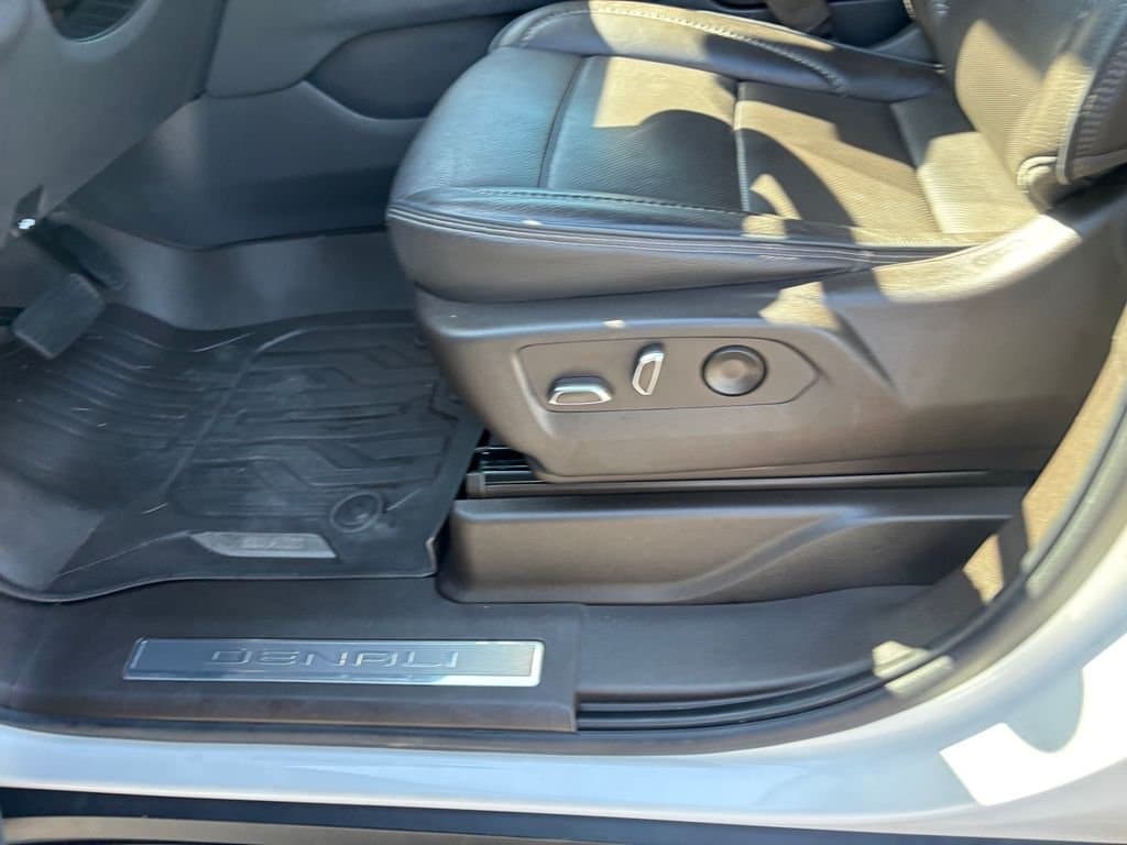 2022 GMC Yukon - Image 20