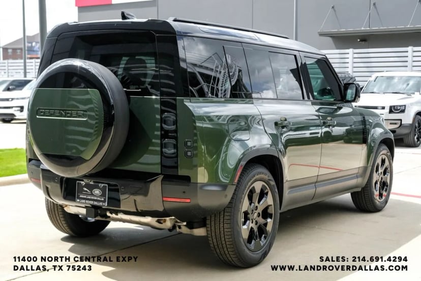 2026 Land Rover Defender 110 - Image 8