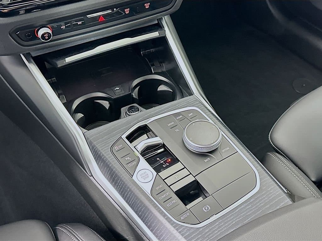 2025 BMW 3 Series - Image 17