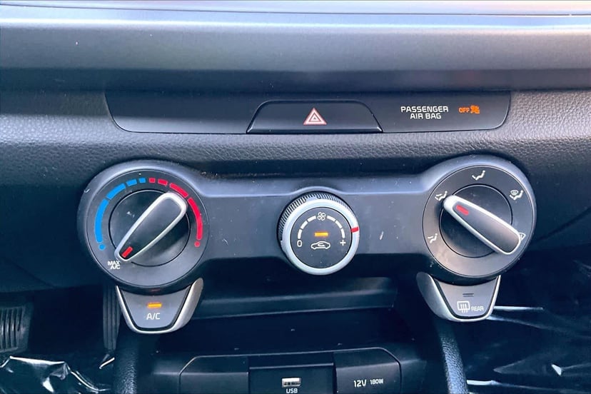 2022 Kia Rio - Image 32
