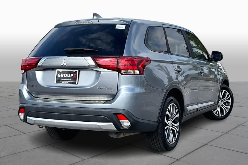 2017 Mitsubishi Outlander - Image 13