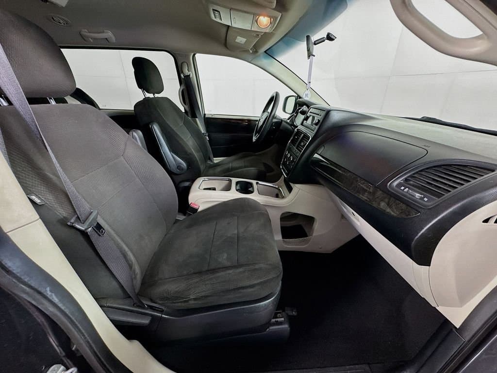 2012 DODGE Grand - Image 32