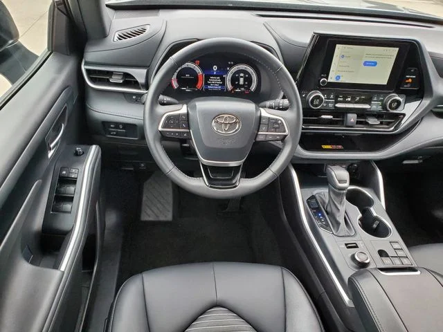 2025 Toyota Highlander - Image 23