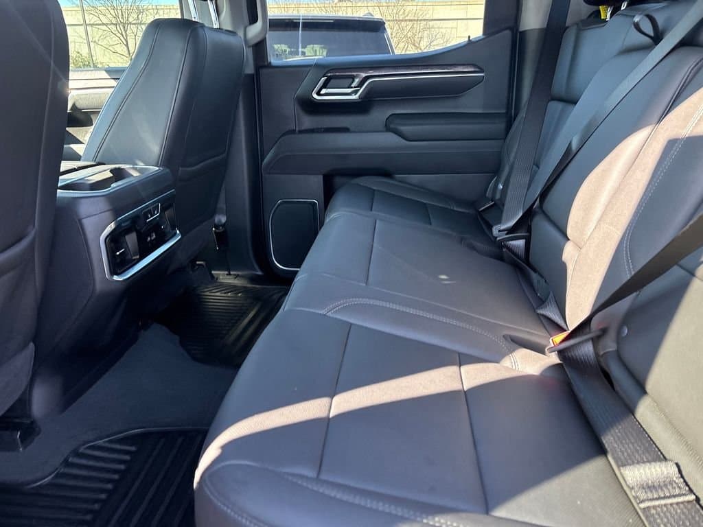 2025 Chevrolet Silverado 1500 - Image 25