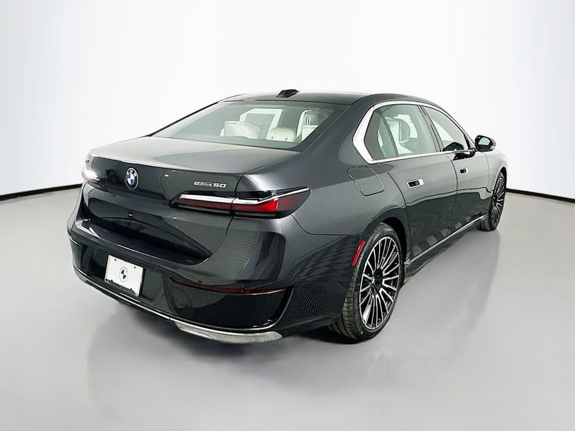 2025 BMW i7 - Image 5