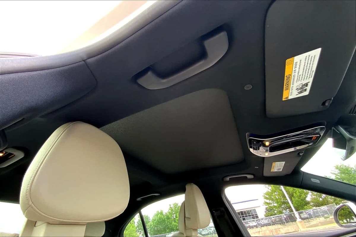 2023 Mercedes-Benz C 300 - Image 12