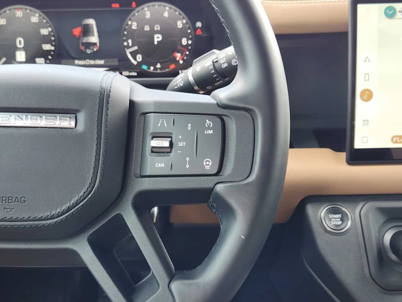 2025 Land Rover Defender - Image 30