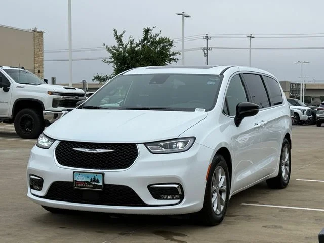 2026 Chrysler Pacifica - Image 8