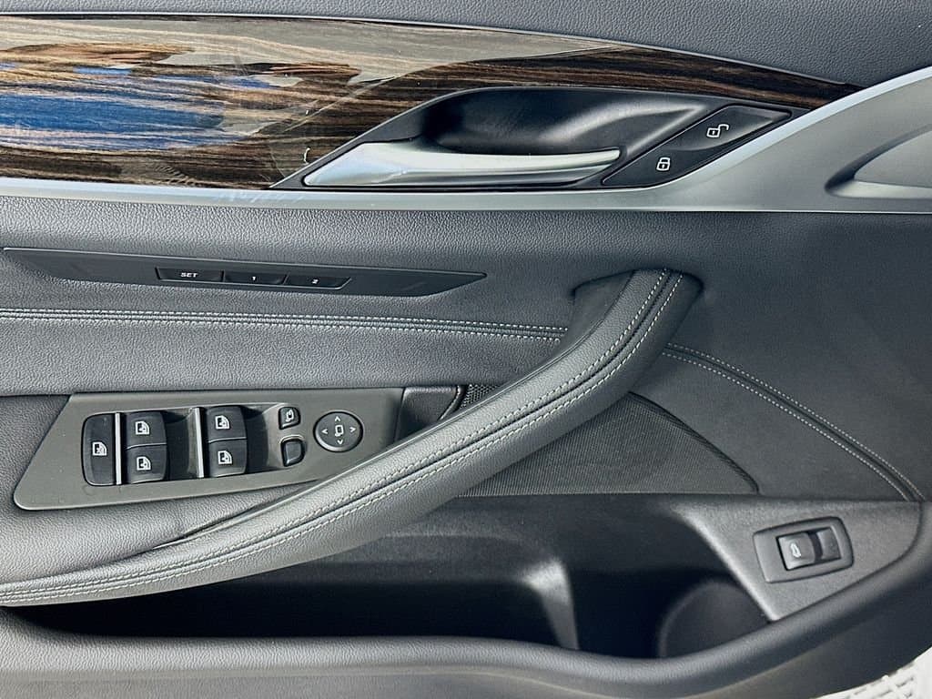 2023 BMW 5 Series - Image 18