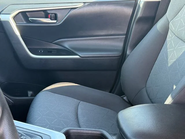 2021 Toyota RAV4 - Image 12